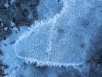 Eisnadeln an vorstehender Eisplatte